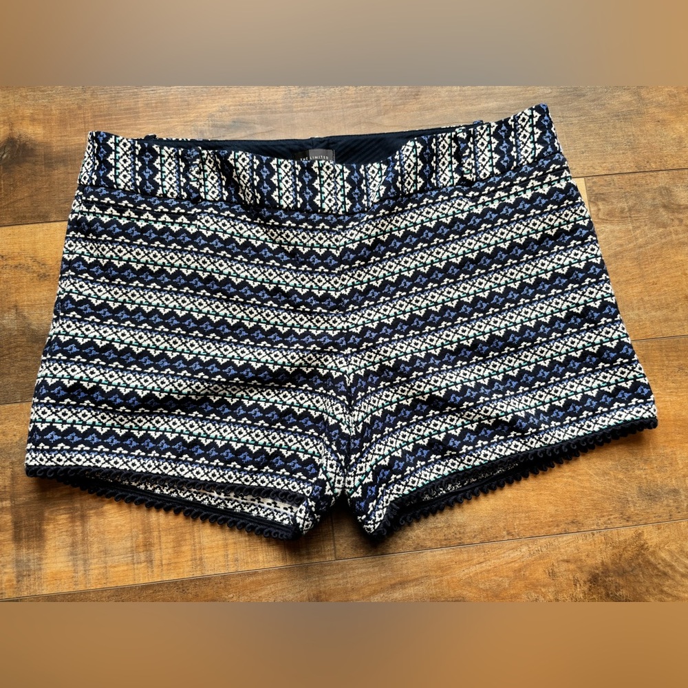 THE LIMITED EASY SHORTS Blue White Stripe Tribal Textured Scalloped Hem Size 14
